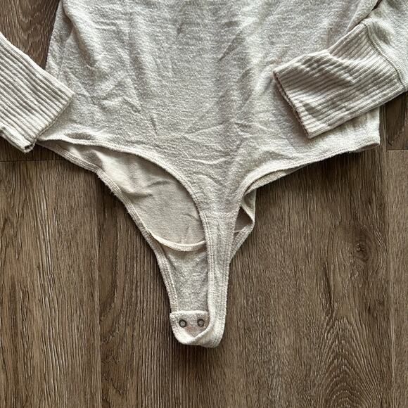 Abercrombie & Fitch Cream Soft Cozy Tie Front Long Sleeve Bodysuit Size Medium - Picture 6 of 6